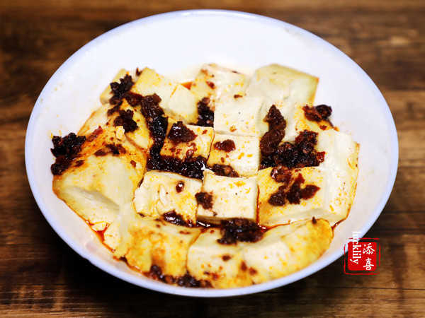 忘不了的味道——老干媽版清蒸臭豆腐的做法-其它口味蒸菜譜-易網(wǎng)健康養(yǎng)生網(wǎng) 忘不了的味道——老干媽版清蒸臭豆腐的做法-其它口味蒸菜譜