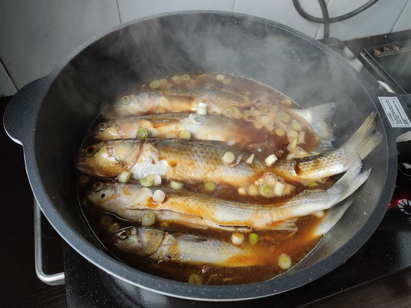 醬燜梭魚的做法-咸鮮味燉菜譜
