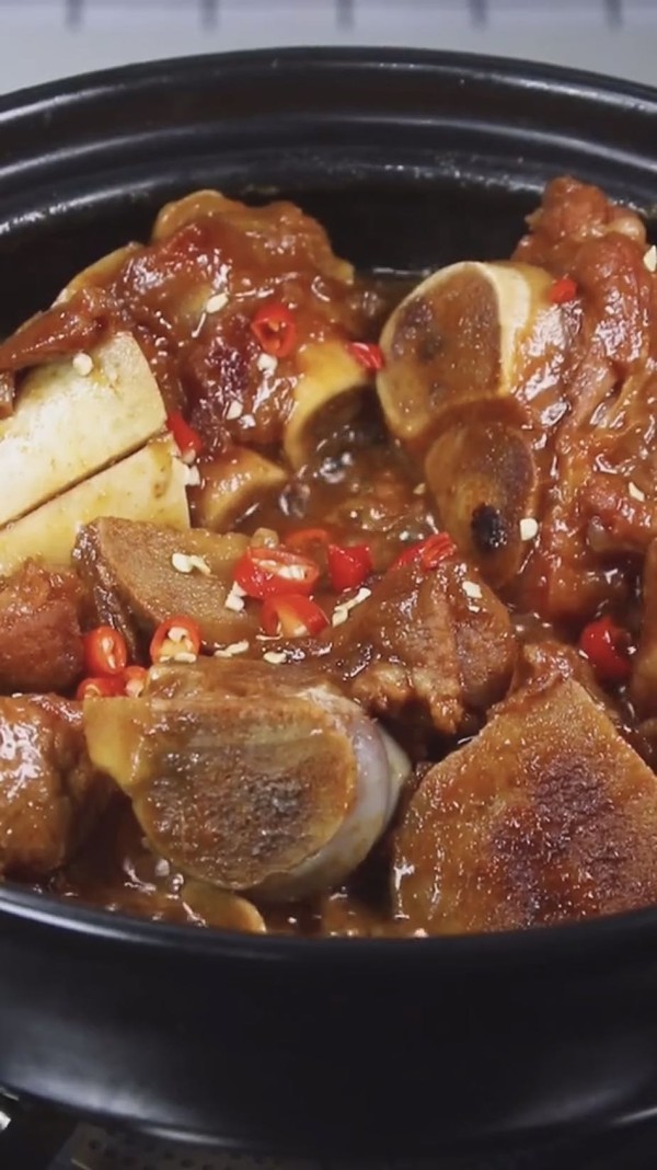 家常燉筒骨的做法-咸鮮味燉菜譜-易網(wǎng)健康養(yǎng)生網(wǎng) 家常燉筒骨的做法-咸鮮味燉菜譜