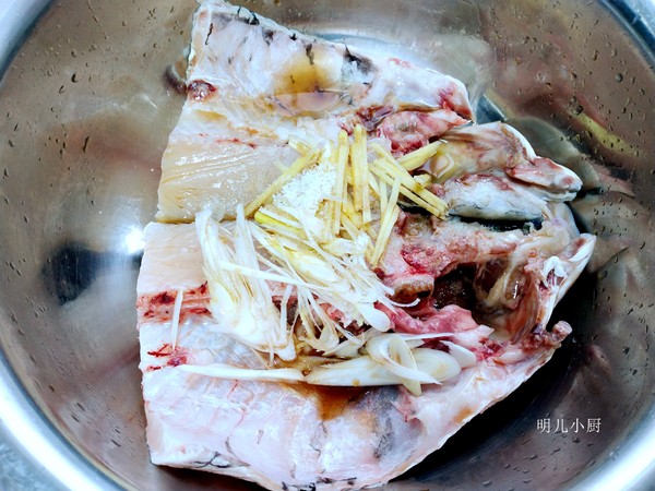 剁椒蒸魚的做法-家常味蒸菜譜-易網<a href=http://www.fnaogov.cn/ target=_blank class=infotextkey>健康養生</a>網 剁椒蒸魚的做法-家常味蒸菜譜