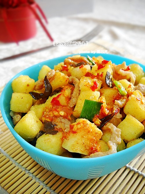 芝麻肉絲饅頭丁的做法-家常味炒菜譜
