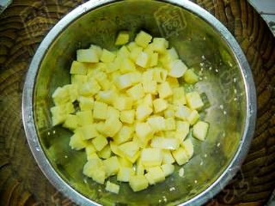 芝麻肉絲饅頭丁的做法-家常味炒菜譜