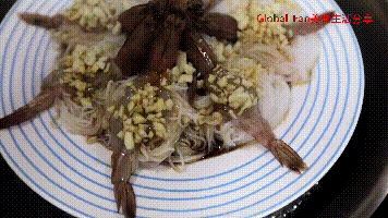 蒜蓉粉絲開(kāi)邊蝦的做法-蒜香味蒸菜譜-易網(wǎng)健康養(yǎng)生網(wǎng) 蒜蓉粉絲開(kāi)邊蝦的做法-蒜香味蒸菜譜