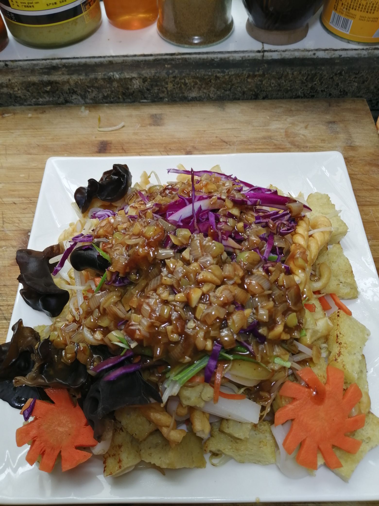 黑胡椒麻花炒涼皮的做法-黑椒味炒菜譜-易網(wǎng)健康養(yǎng)生網(wǎng) 黑胡椒麻花炒涼皮的做法-黑椒味炒菜譜