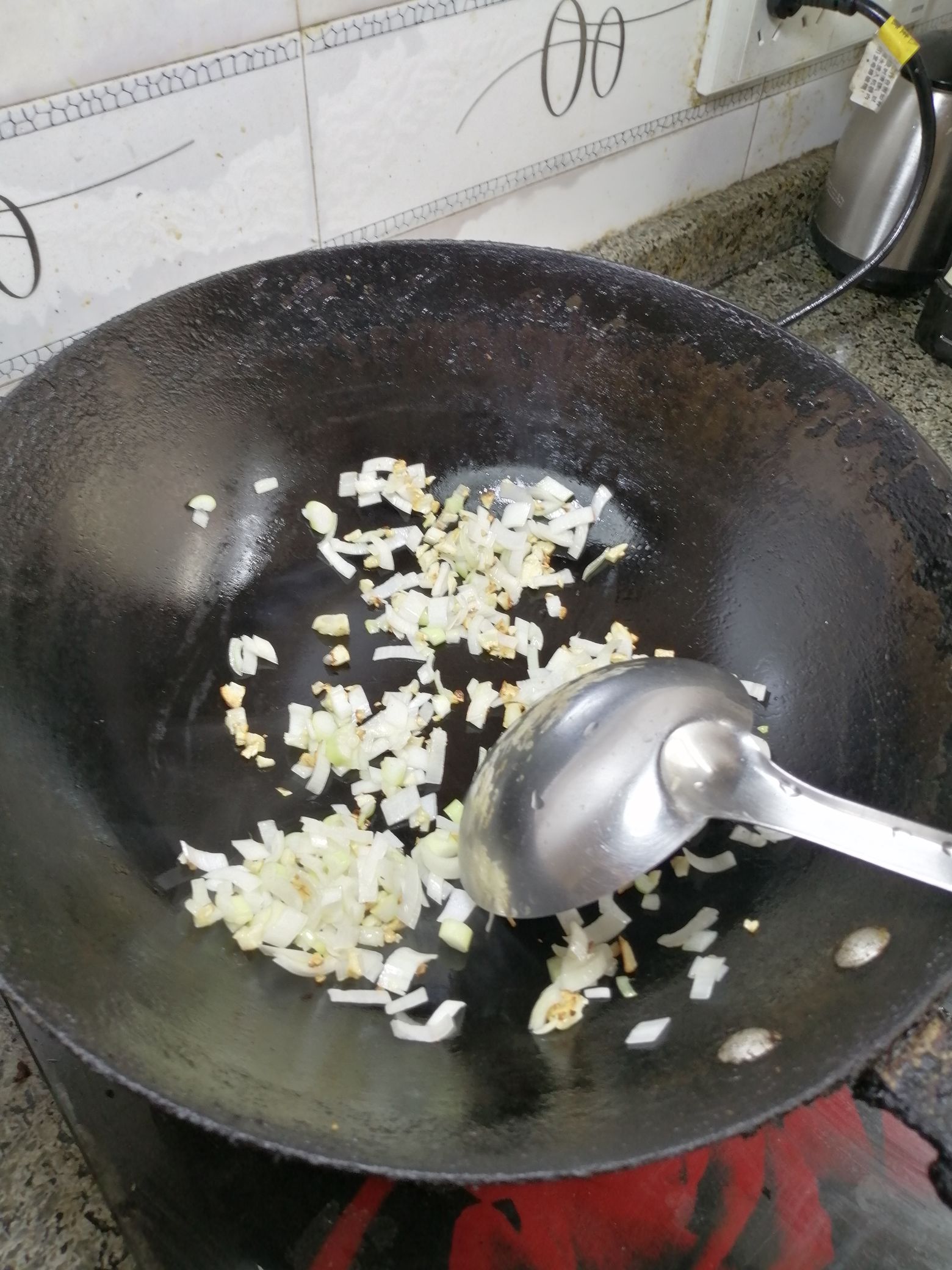 黑胡椒麻花炒涼皮的做法-黑椒味炒菜譜-易網(wǎng)健康養(yǎng)生網(wǎng) 黑胡椒麻花炒涼皮的做法-黑椒味炒菜譜
