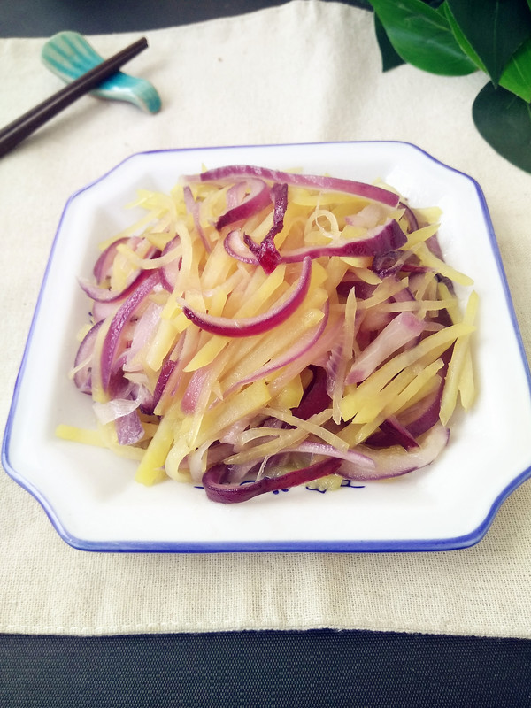 土豆絲炒洋蔥的做法-家常味炒菜譜