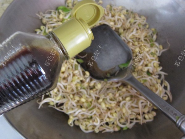 自家發(fā)的綠豆芽的做法-家常味炒菜譜