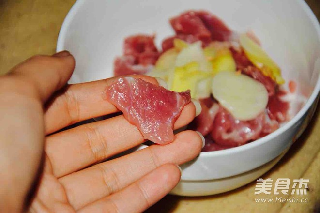 木耳炒肉片的做法-家常味炒菜譜-易網<a href=http://www.fnaogov.cn/ target=_blank class=infotextkey>健康養生</a>網 木耳炒肉片的做法-家常味炒菜譜
