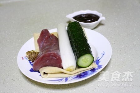 京醬肉絲的做法-醬香味燒菜譜-易網<a href=http://www.fnaogov.cn/ target=_blank class=infotextkey>健康養生</a>網 京醬肉絲的做法-醬香味燒菜譜