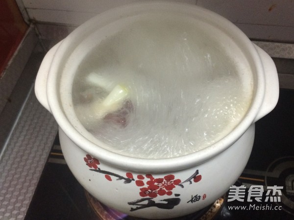 香菇雞湯的做法-咸鮮味燉菜譜-易網健康養(yǎng)生網 香菇雞湯的做法-咸鮮味燉菜譜
