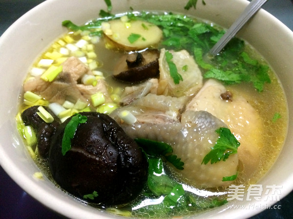香菇雞湯的做法-咸鮮味燉菜譜-易網健康養(yǎng)生網 香菇雞湯的做法-咸鮮味燉菜譜