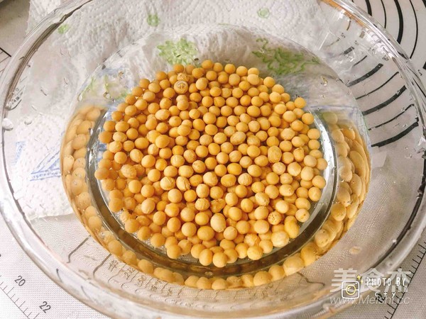 滿滿膠原蛋白的黃豆燜豬蹄的做法-醬香味燜菜譜-易網<a href=http://www.fnaogov.cn/ target=_blank class=infotextkey>健康養生</a>網 滿滿膠原蛋白的黃豆燜豬蹄的做法-醬香味燜菜譜