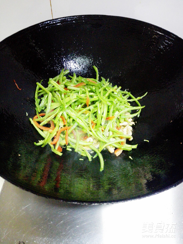 豆角肉絲炒面的做法-家常味炒菜譜-易網(wǎng)健康養(yǎng)生網(wǎng) 豆角肉絲炒面的做法-家常味炒菜譜