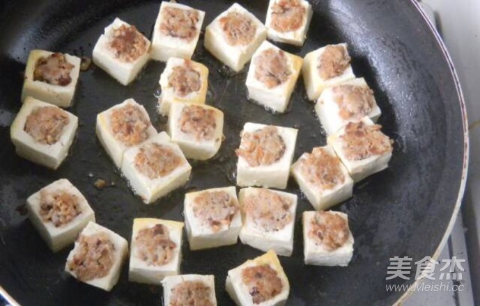 客家釀豆腐煲的做法-家常味煲菜譜-易網(wǎng)健康養(yǎng)生網(wǎng) 客家釀豆腐煲的做法-家常味煲菜譜