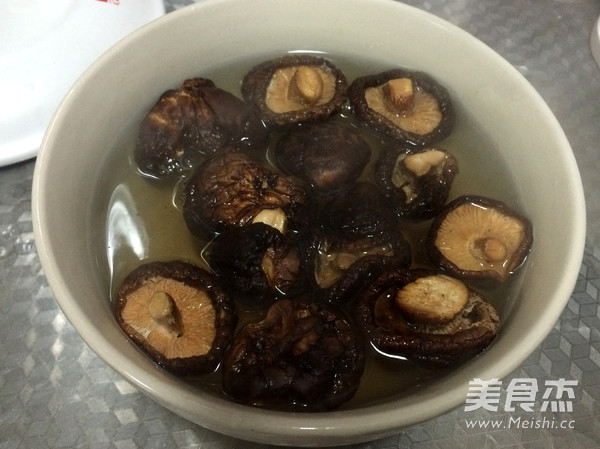 香菇雞湯的做法-咸鮮味燉菜譜-易網健康養(yǎng)生網 香菇雞湯的做法-咸鮮味燉菜譜