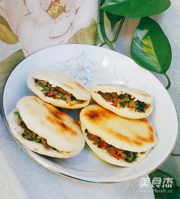 鹵肉香菜夾饃的做法-醬香味煨菜譜