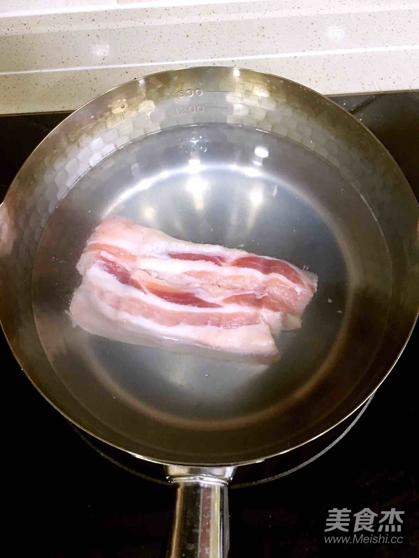 泡菜五花肉的做法-酸辣味炒菜譜-易網(wǎng)<a href=http://www.fnaogov.cn/ target=_blank class=infotextkey>健康養(yǎng)生</a>網(wǎng) 泡菜五花肉的做法-酸辣味炒菜譜