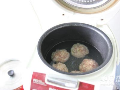 最好吃的揚(yáng)州獅子頭的做法-家常味煮菜譜