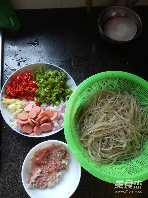 肉沫粉絲的做法-家常味燒菜譜-易網<a href=http://www.fnaogov.cn/ target=_blank class=infotextkey>健康養生</a>網 肉沫粉絲的做法-家常味燒菜譜
