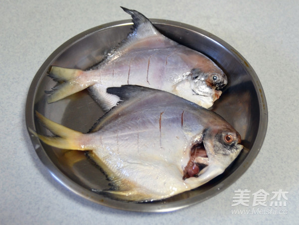 健康美味的清蒸鯧魚的做法-咸鮮味蒸菜譜-易網<a href=http://www.fnaogov.cn/ target=_blank class=infotextkey>健康養生</a>網 健康美味的清蒸鯧魚的做法-咸鮮味蒸菜譜