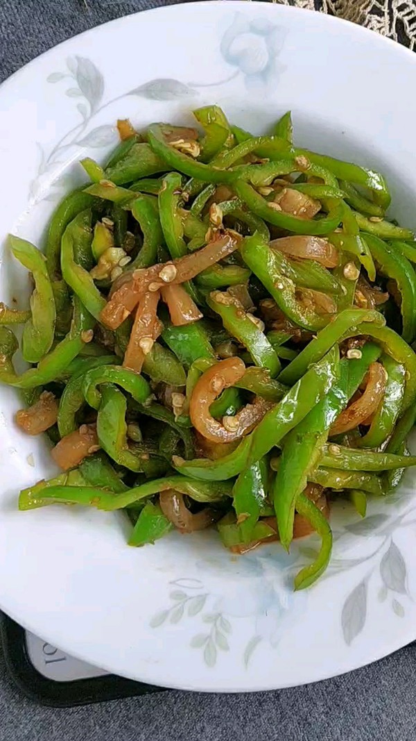 辣椒炒豬肉皮的做法-香辣味炒菜譜-易網(wǎng)健康養(yǎng)生網(wǎng) 辣椒炒豬肉皮的做法-香辣味炒菜譜