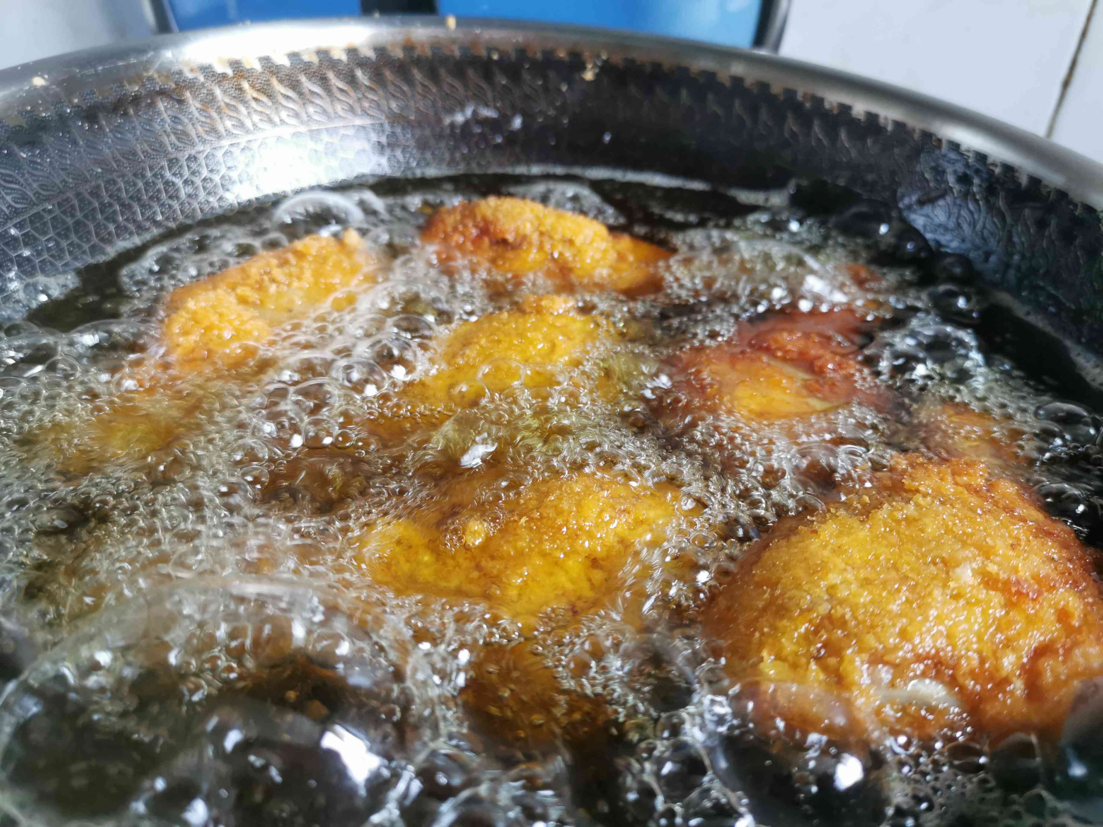 脆皮雞腿的做法-黑椒味炸菜譜-易網健康養生網 脆皮雞腿的做法-黑椒味炸菜譜