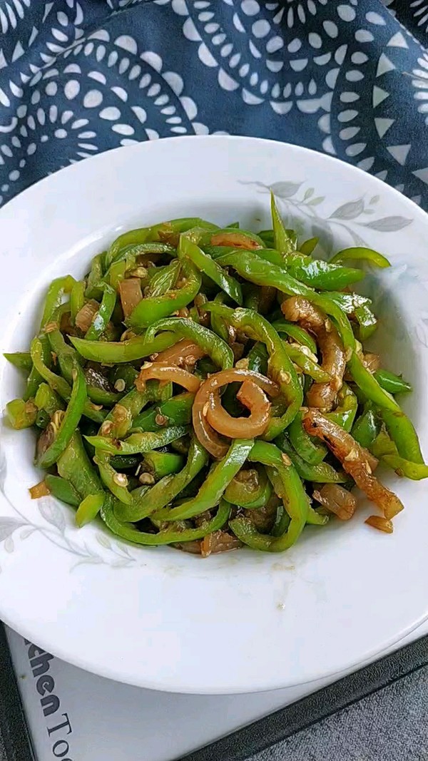 辣椒炒豬肉皮的做法-香辣味炒菜譜-易網(wǎng)健康養(yǎng)生網(wǎng) 辣椒炒豬肉皮的做法-香辣味炒菜譜