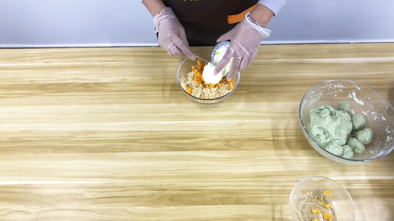 網(wǎng)紅咸蛋黃肉松青團的做法-咸鮮味蒸菜譜-易網(wǎng)健康養(yǎng)生網(wǎng) 網(wǎng)紅咸蛋黃肉松青團的做法-咸鮮味蒸菜譜
