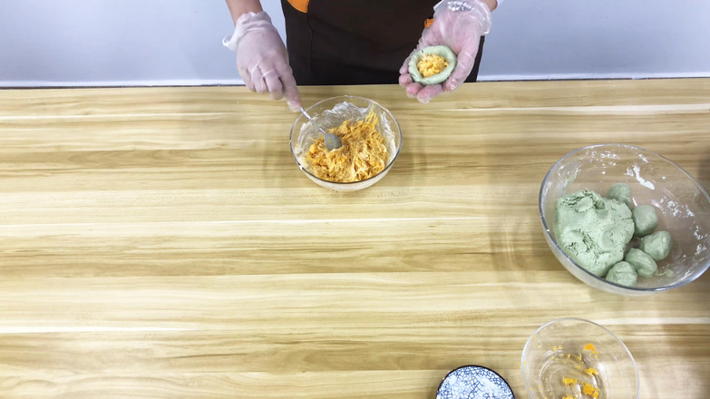 網(wǎng)紅咸蛋黃肉松青團的做法-咸鮮味蒸菜譜-易網(wǎng)健康養(yǎng)生網(wǎng) 網(wǎng)紅咸蛋黃肉松青團的做法-咸鮮味蒸菜譜
