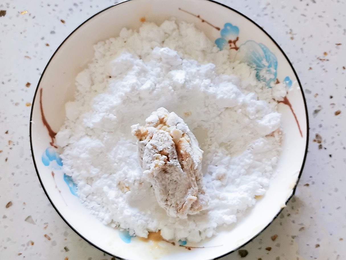 蒜香炸雞腿的做法-咸鮮味炸菜譜-易網健康養生網 蒜香炸雞腿的做法-咸鮮味炸菜譜