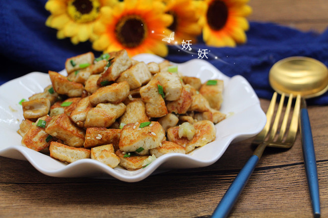 孜然小蔥煎豆腐的做法-家常味煎菜譜-易網(wǎng)健康養(yǎng)生網(wǎng) 孜然小蔥煎豆腐的做法-家常味煎菜譜
