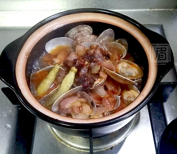 花蛤粉絲煲的做法-咸鮮味煲菜譜-易網健康養生網 花蛤粉絲煲的做法-咸鮮味煲菜譜