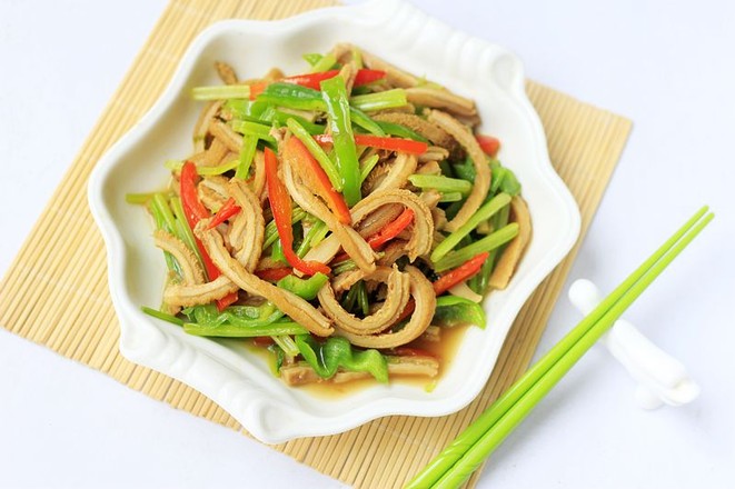 毛芹菜炒牛肚的做法-家常味炒菜譜-易網(wǎng)健康養(yǎng)生網(wǎng) 毛芹菜炒牛肚的做法-家常味炒菜譜