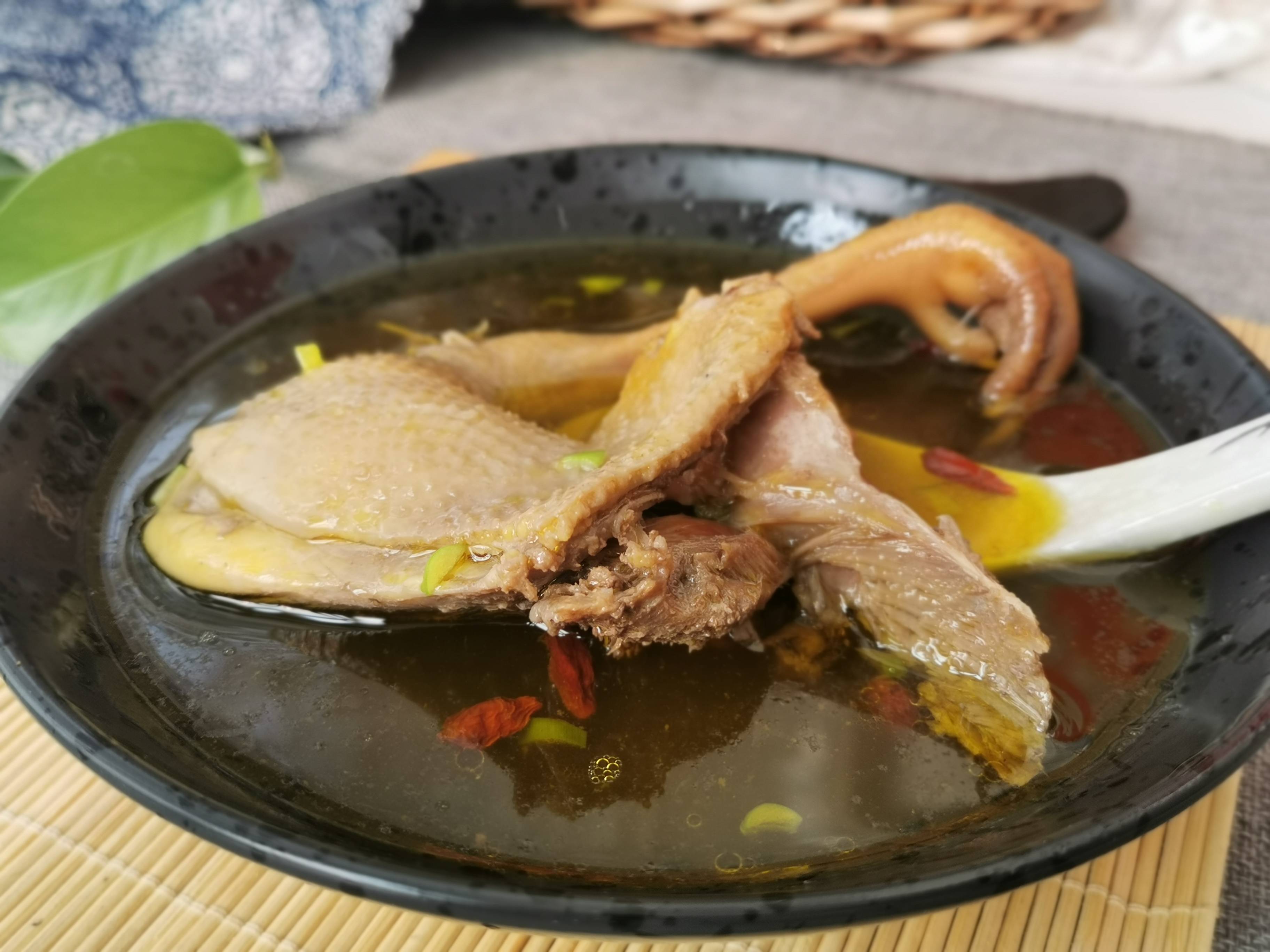 燉雞湯的做法-家常味燉菜譜-易網(wǎng)健康養(yǎng)生網(wǎng) 燉雞湯的做法-家常味燉菜譜