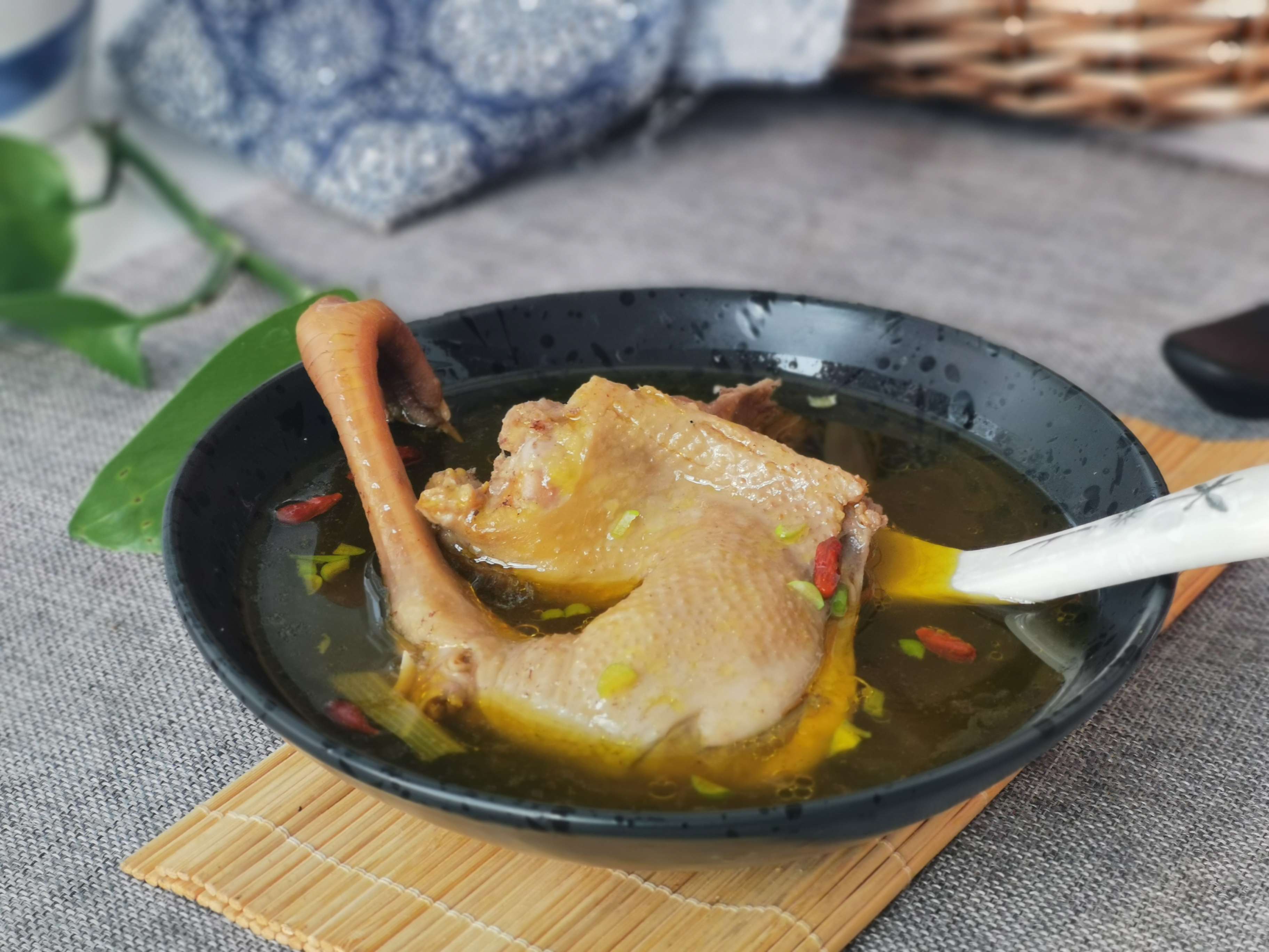 燉雞湯的做法-家常味燉菜譜-易網(wǎng)健康養(yǎng)生網(wǎng) 燉雞湯的做法-家常味燉菜譜