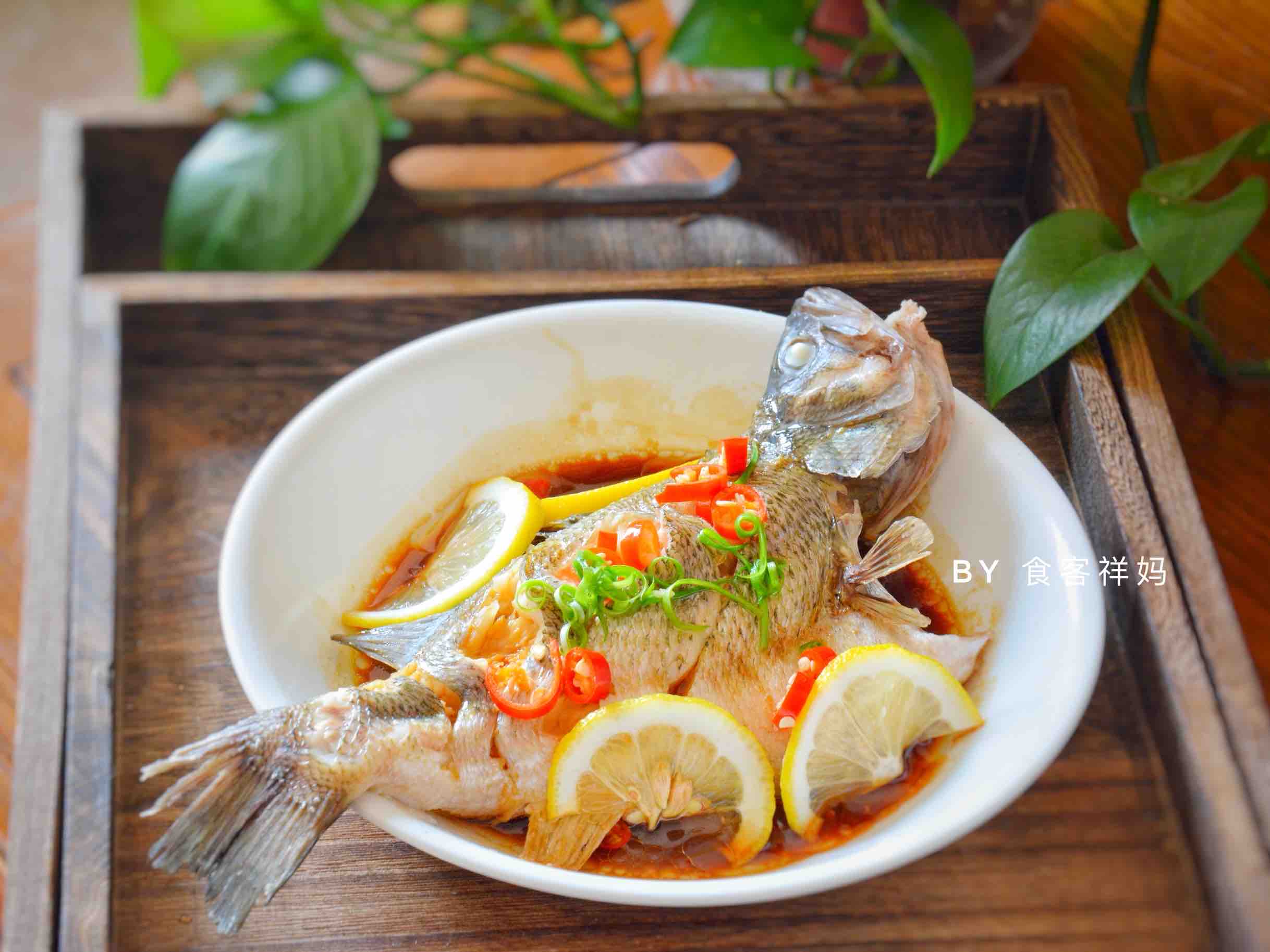 酸辣檸檬蒸鱸魚的做法-酸辣味蒸菜譜-易網(wǎng)健康養(yǎng)生網(wǎng) 酸辣檸檬蒸鱸魚的做法-酸辣味蒸菜譜