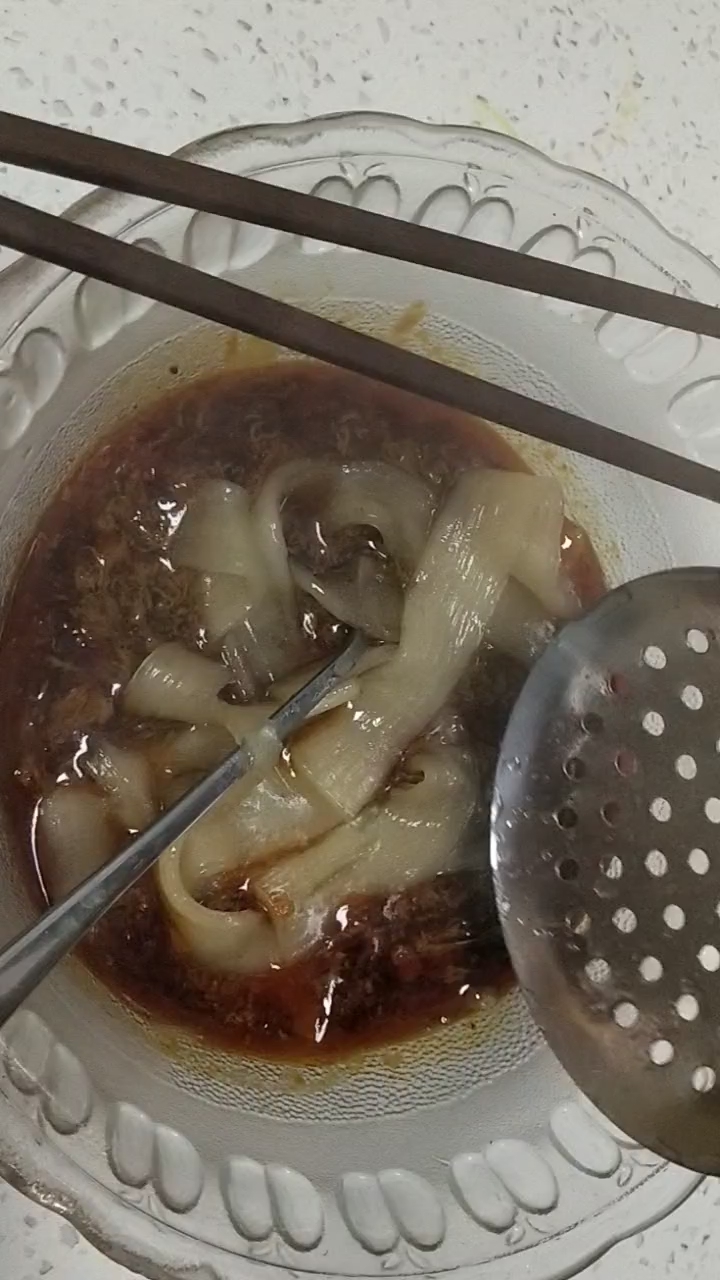 酸香筋道火鍋粉的做法-酸辣味拌菜譜-易網(wǎng)健康養(yǎng)生網(wǎng) 酸香筋道火鍋粉的做法-酸辣味拌菜譜
