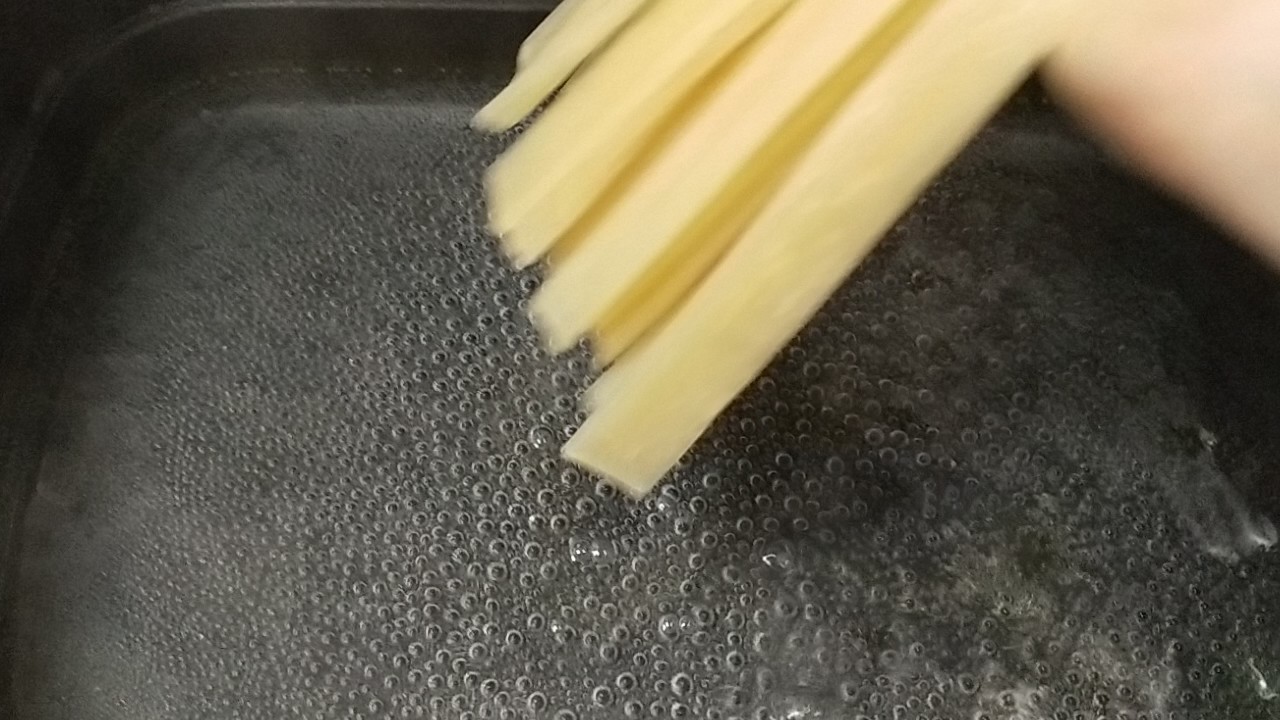 酸香筋道火鍋粉的做法-酸辣味拌菜譜-易網(wǎng)健康養(yǎng)生網(wǎng) 酸香筋道火鍋粉的做法-酸辣味拌菜譜