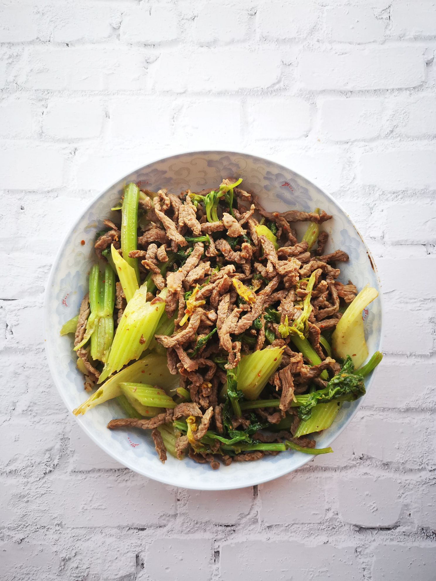 芹菜炒牛肉絲的做法-家常味炒菜譜