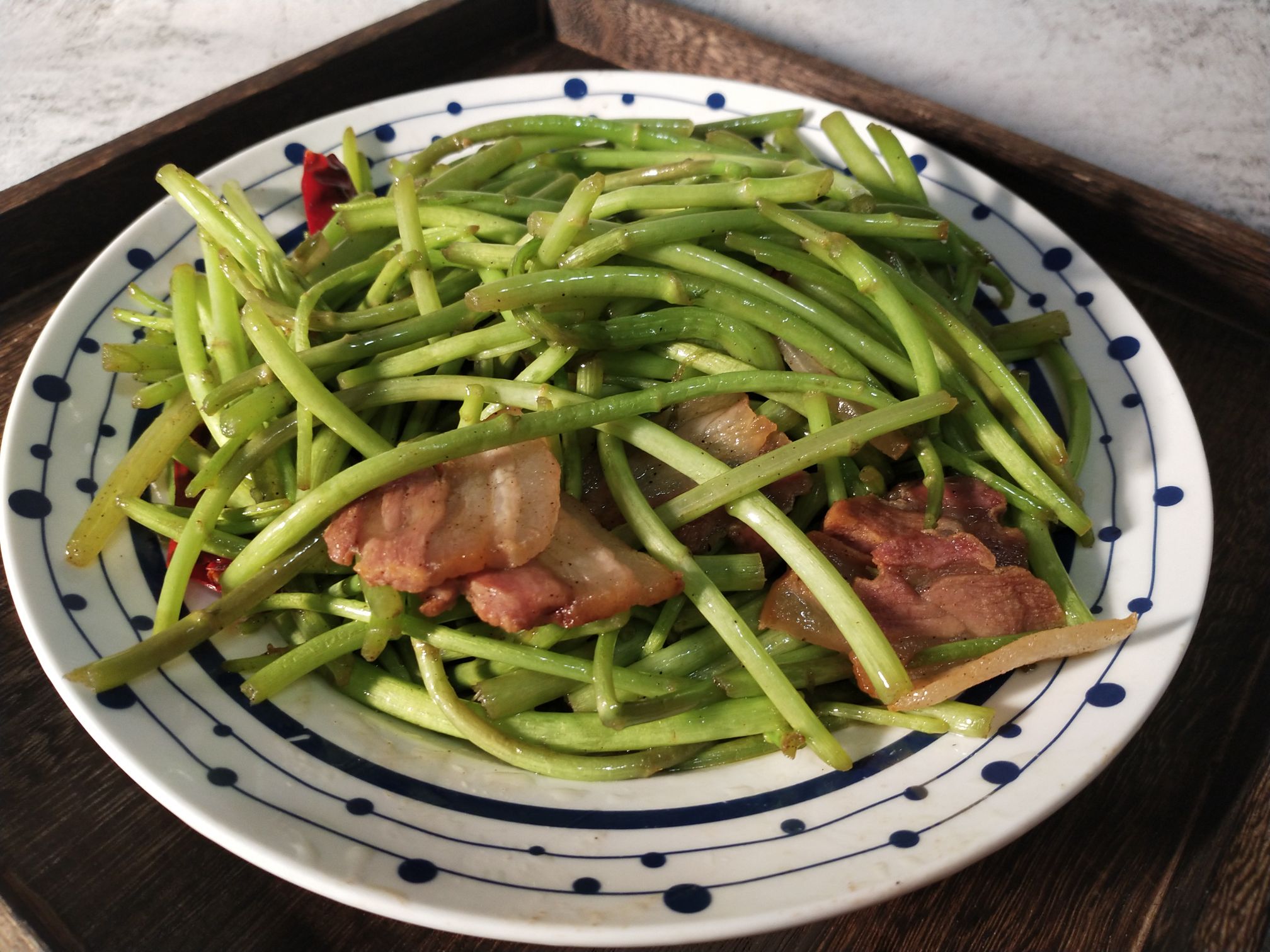 藜蒿炒臘肉的做法-家常味炒菜譜-易網(wǎng)健康養(yǎng)生網(wǎng) 藜蒿炒臘肉的做法-家常味炒菜譜