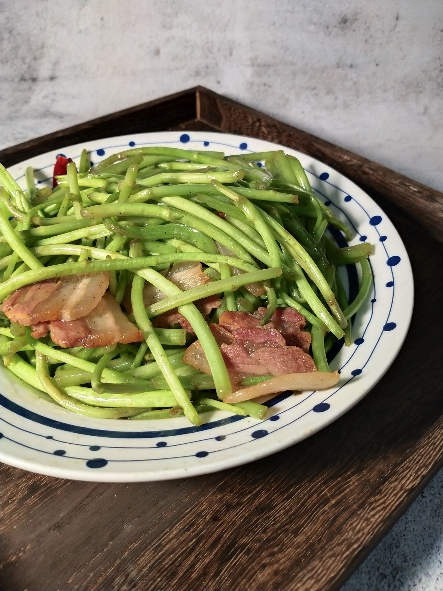 藜蒿炒臘肉的做法-家常味炒菜譜-易網(wǎng)健康養(yǎng)生網(wǎng) 藜蒿炒臘肉的做法-家常味炒菜譜