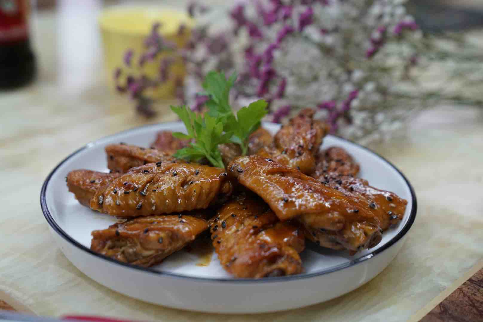 生姜可樂(lè)中翅的做法-咸鮮味燒菜譜-易網(wǎng)健康養(yǎng)生網(wǎng) 生姜可樂(lè)中翅的做法-咸鮮味燒菜譜