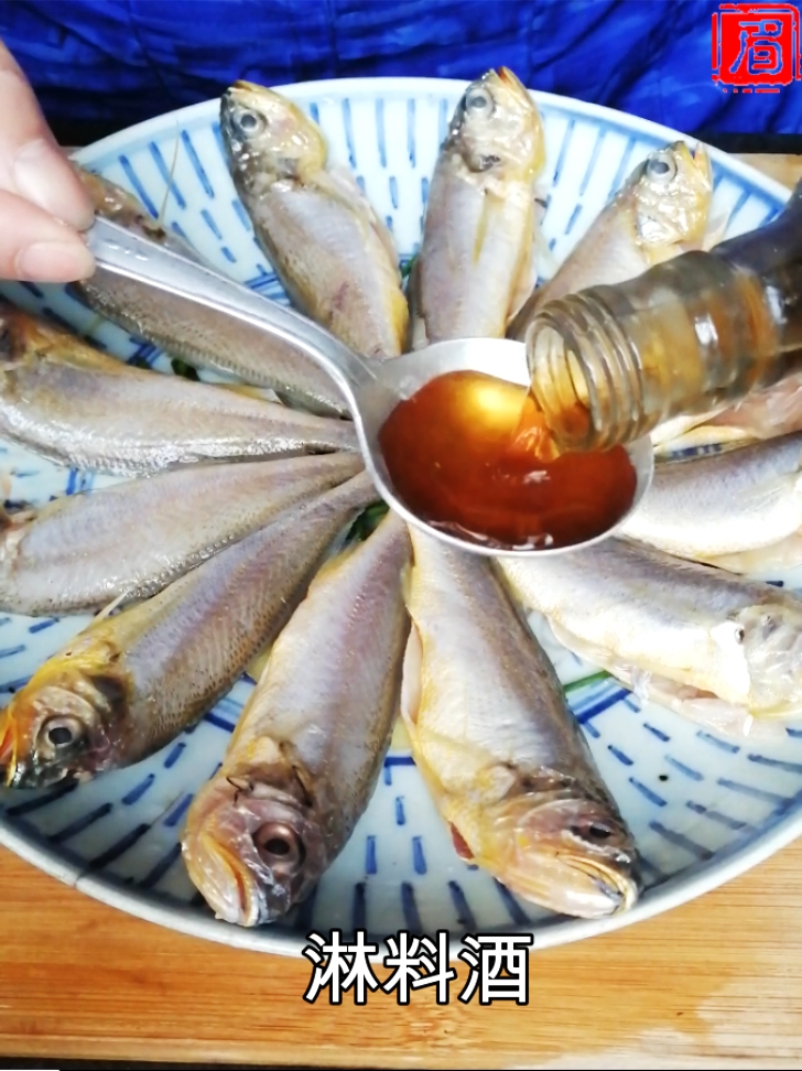 咸菜蒸小黃魚(yú)的做法-咸鮮味蒸菜譜
