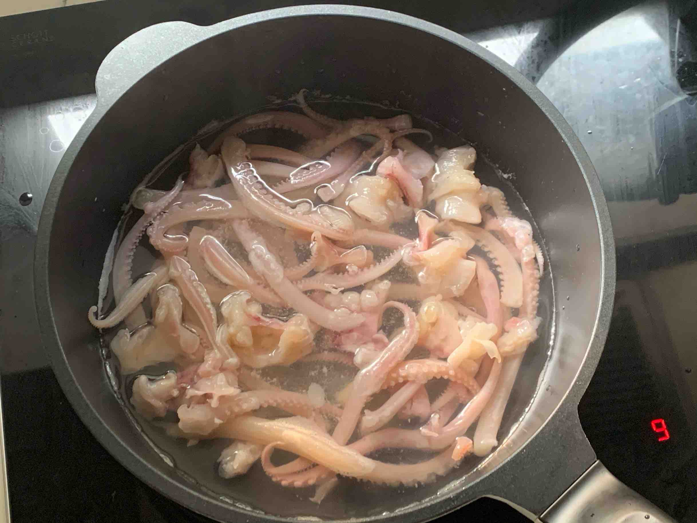 好吃又簡(jiǎn)單的冷鍋麻辣魷魚須的做法-香辣味泡菜譜
