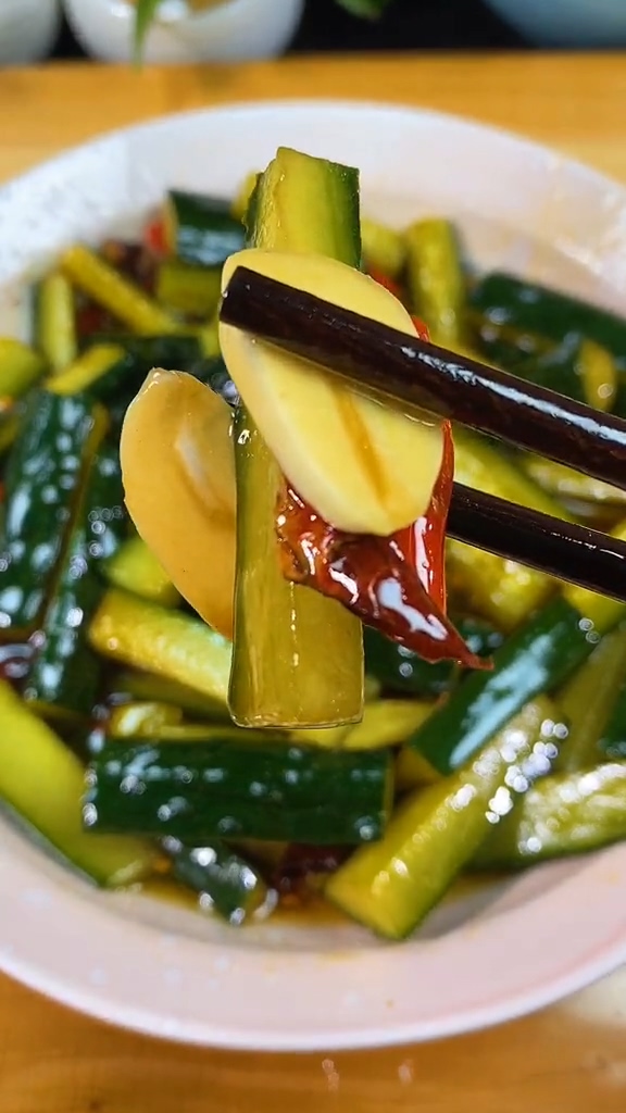 爽口黃瓜條的做法-咸鮮味腌菜譜-易網(wǎng)健康養(yǎng)生網(wǎng) 爽口黃瓜條的做法-咸鮮味腌菜譜