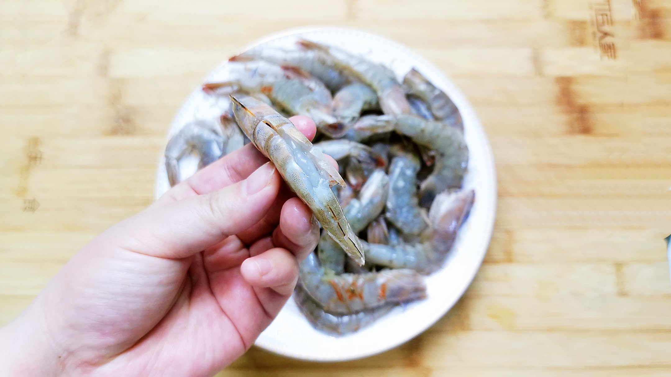 蒜蓉豆腐燒蝦煲的做法-咸鮮味燒菜譜-易網(wǎng)<a href=http://www.fnaogov.cn/ target=_blank class=infotextkey>健康養(yǎng)生</a>網(wǎng) 蒜蓉豆腐燒蝦煲的做法-咸鮮味燒菜譜