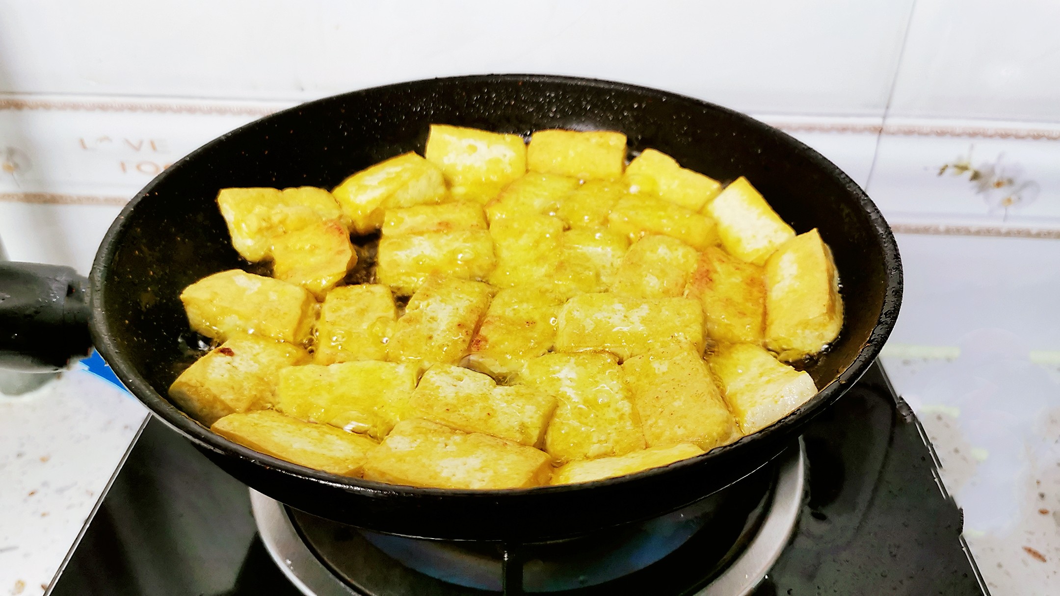蒜蓉豆腐燒蝦煲的做法-咸鮮味燒菜譜-易網(wǎng)健康養(yǎng)生網(wǎng) 蒜蓉豆腐燒蝦煲的做法-咸鮮味燒菜譜