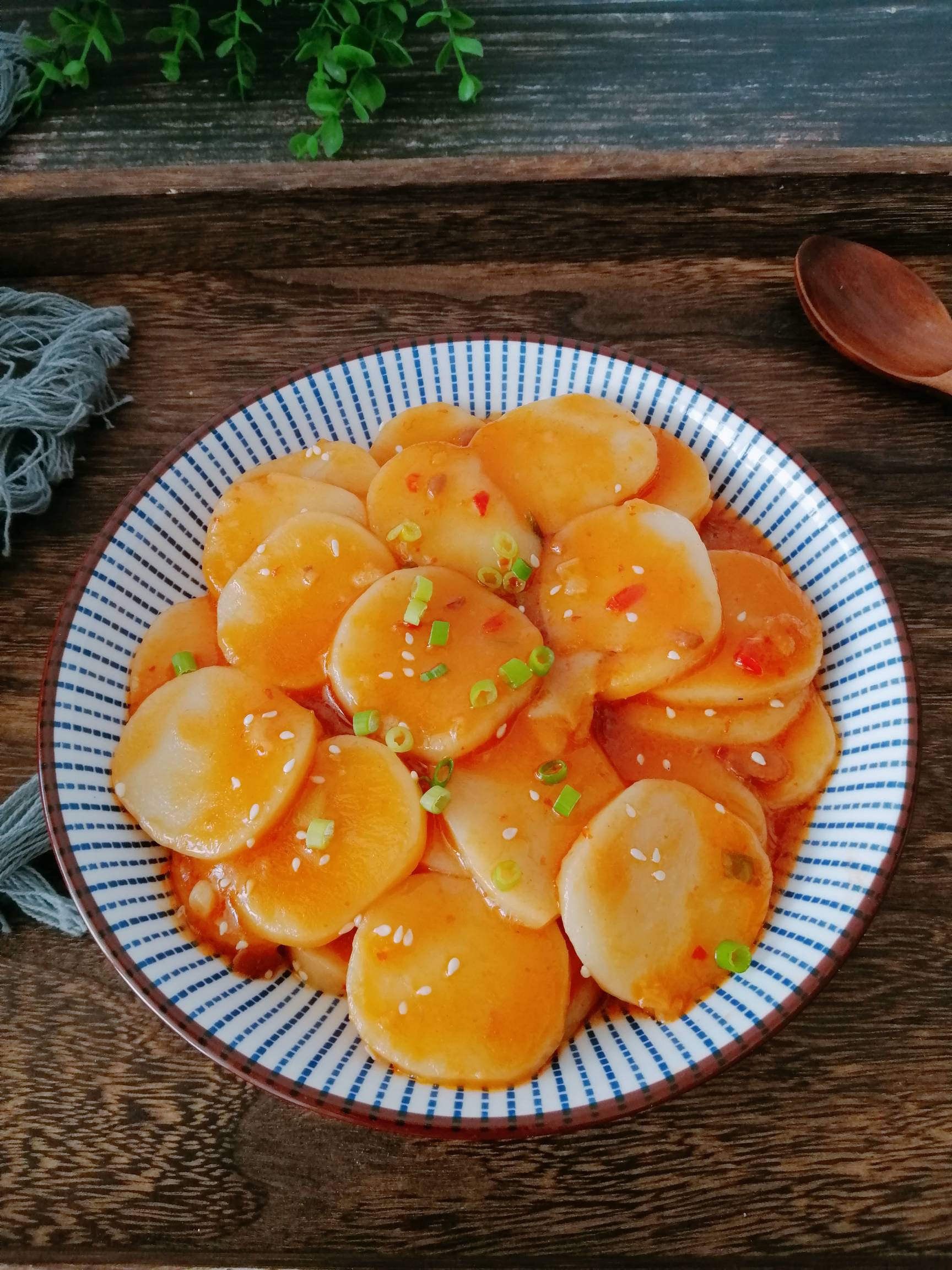 辣醬炒年糕的做法-香辣味炒菜譜-易網健康養生網 辣醬炒年糕的做法-香辣味炒菜譜