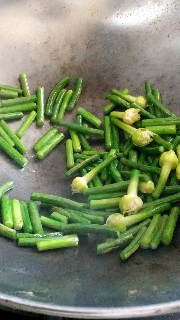 蒜薹炒扇貝的做法-蒜香味炒菜譜