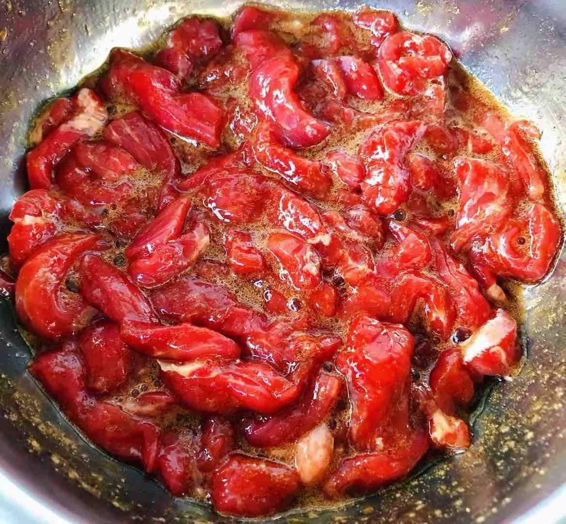 香酥牛肉炒芹菜的做法-香辣味炒菜譜-易網健康養生網 香酥牛肉炒芹菜的做法-香辣味炒菜譜